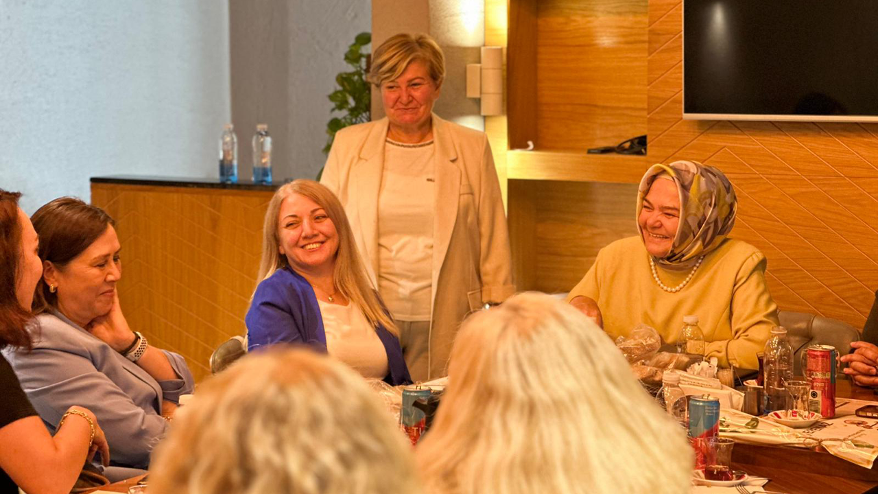 Ak Parti Eskişehir Milletvekili Gürcan Kadın Muhtarlar Ve Vatandaşlarla Buluştu