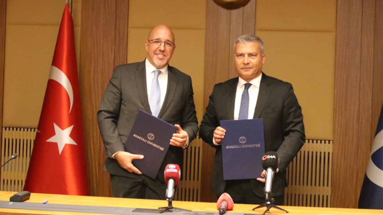 Anadolu Üniversitesi'nden Rekor Promosyon Anlaşması
