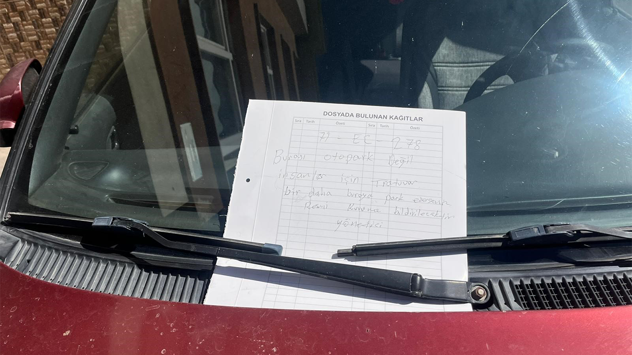 Araç Camına Bırakılan Not