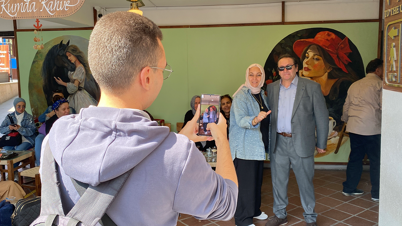 Birçok Vatandaş Fotoğraf Çektiriyor