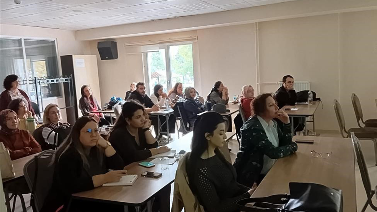 Eğitime Sağlık Çalışanları Katılım Sağladı