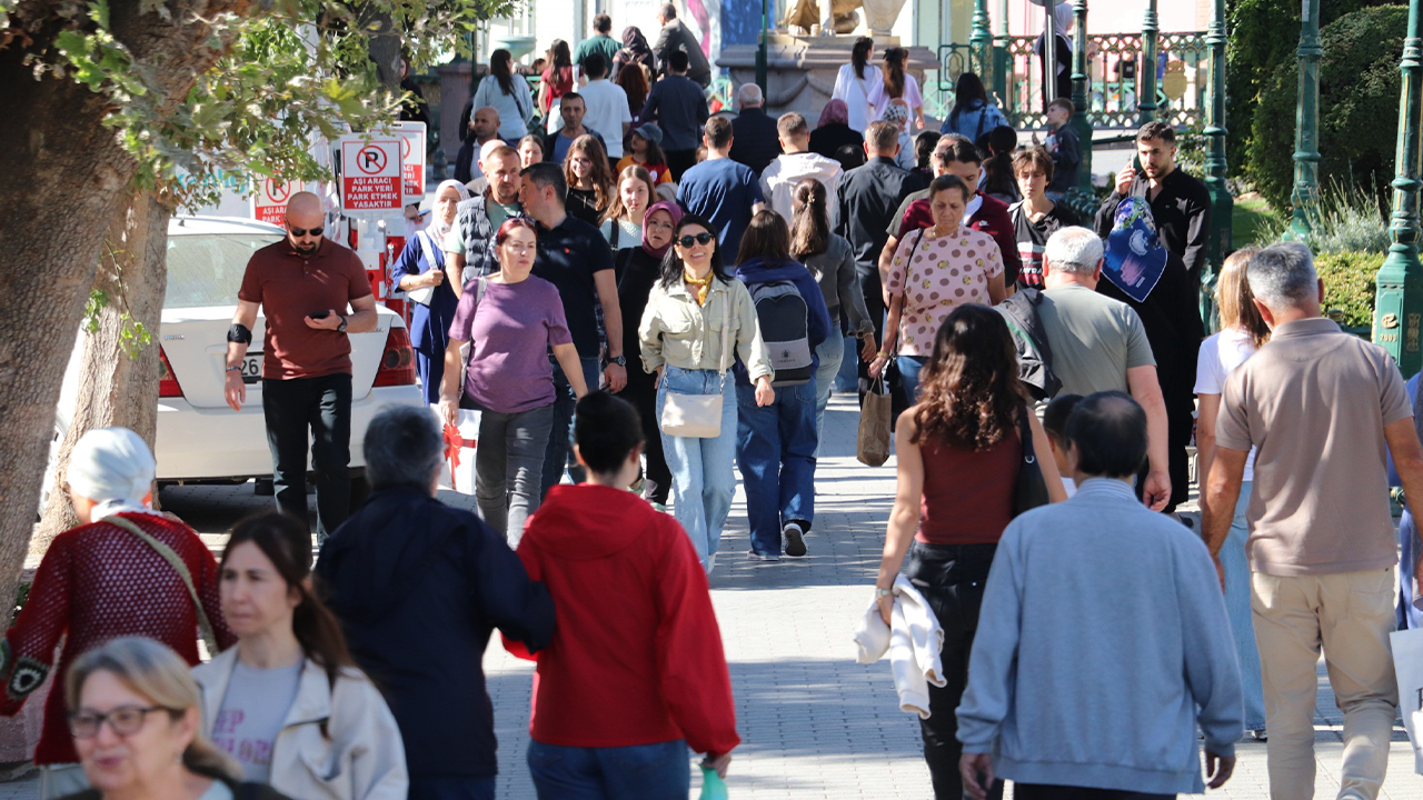 Eskişehir'de Hafta Sonu Kalabalığı Dikkat Çekti