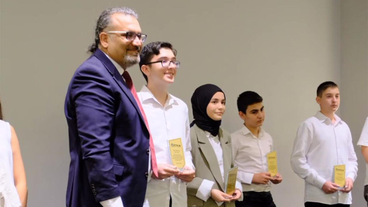 Etkin Eğitim Kurumları'ndan Anlamlı Tören