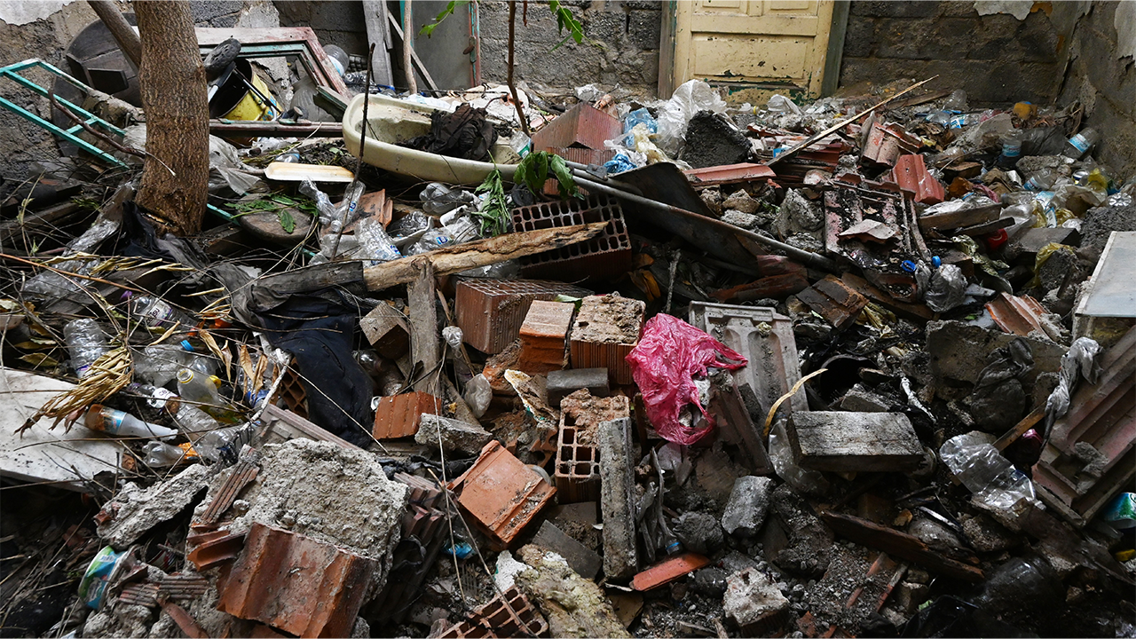 Evin Birçok Bölümü Kullanılamaz Halde