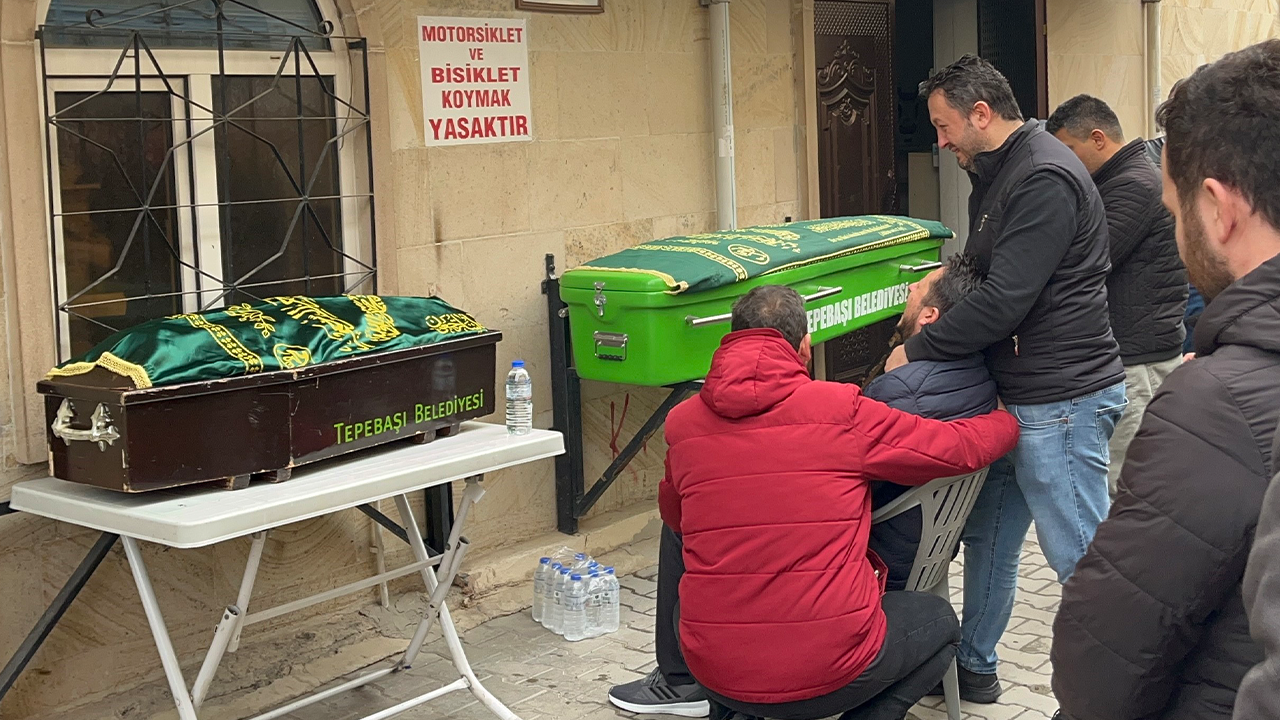 Genç Öğretmen Ve Kızının Caneze Töreninden Görüntüler