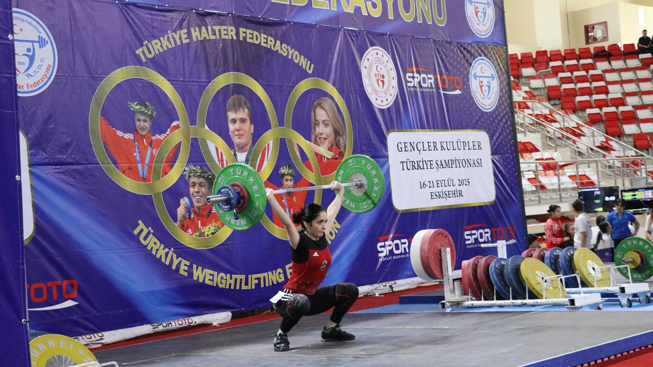 Halter Şampiyonasında Sporcular Kıyasıya Yarıştı