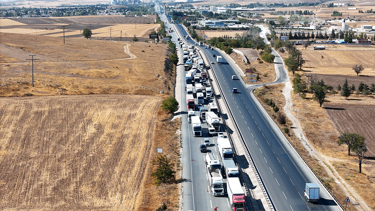 Kaza Sonrası Trafikte Aksamalar Meydana Geldi