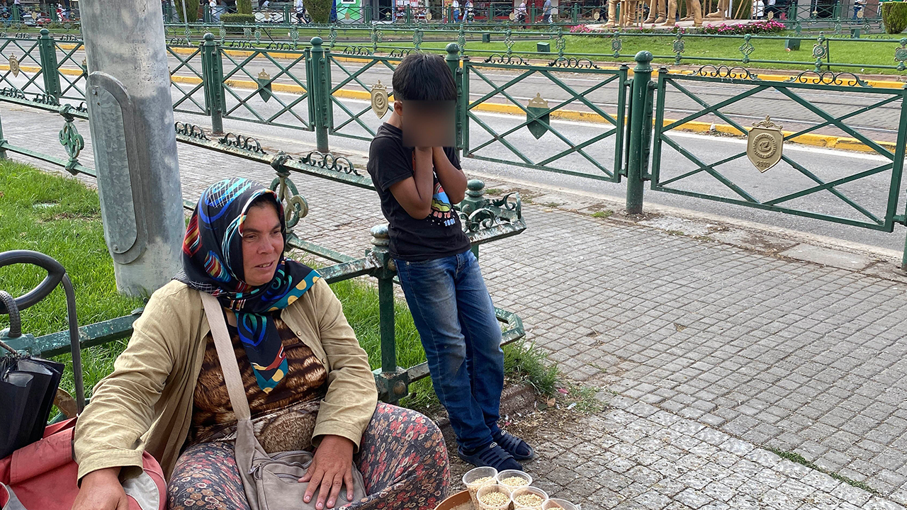 Küçük Çocuk Gözyaşlarını Tutamadı