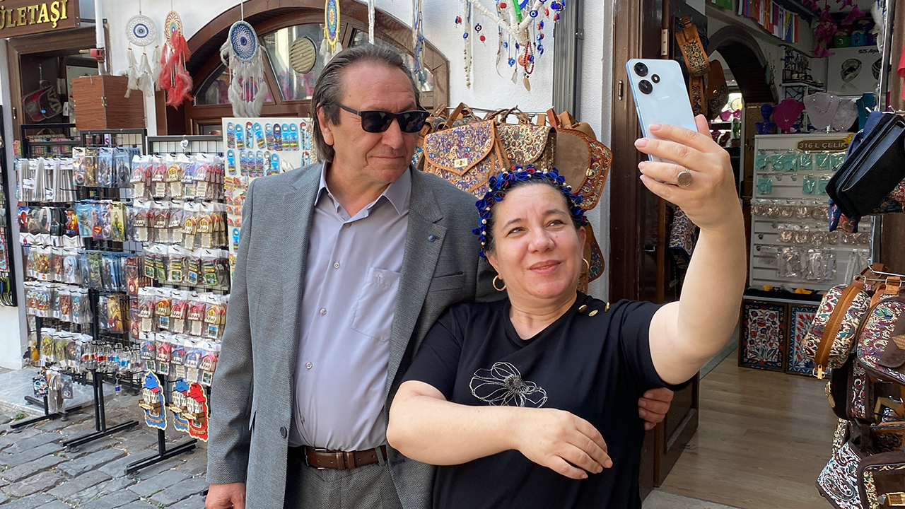 Özgür Ozan'a Benzerliği Dikkat Çekiyor