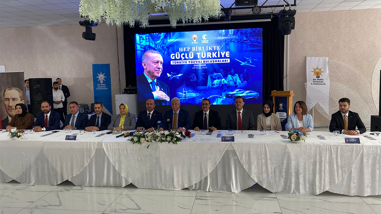 Programa Ak Parti'den Üst Düzey Isimler Katıldı