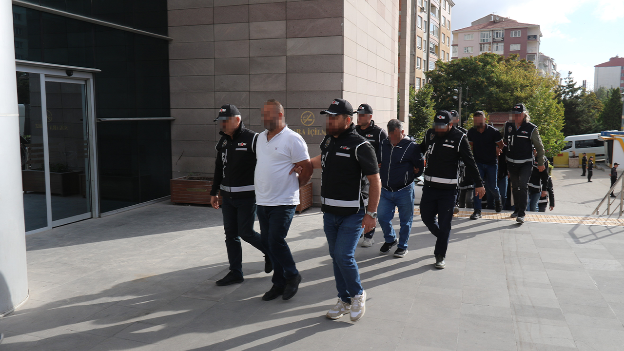 Tefecilik Iddiası Ile 10 Kişi Gözaltına Alındı