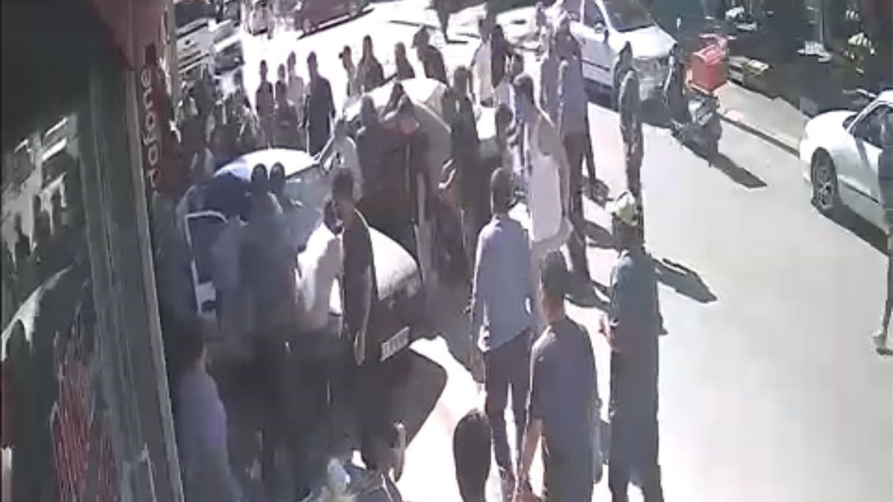 Vatandaşlar Aracı Kaldırmak Için Seferber Oldu