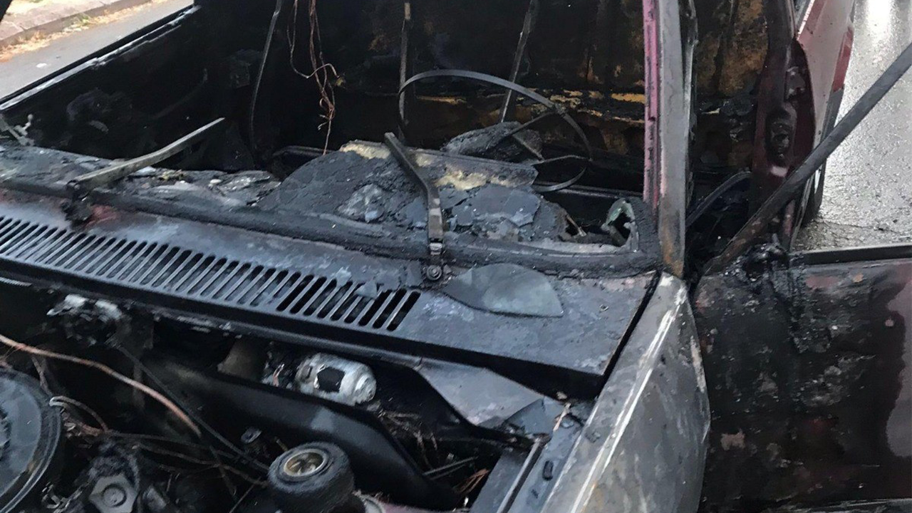 Yanan Araç Küle Döndü