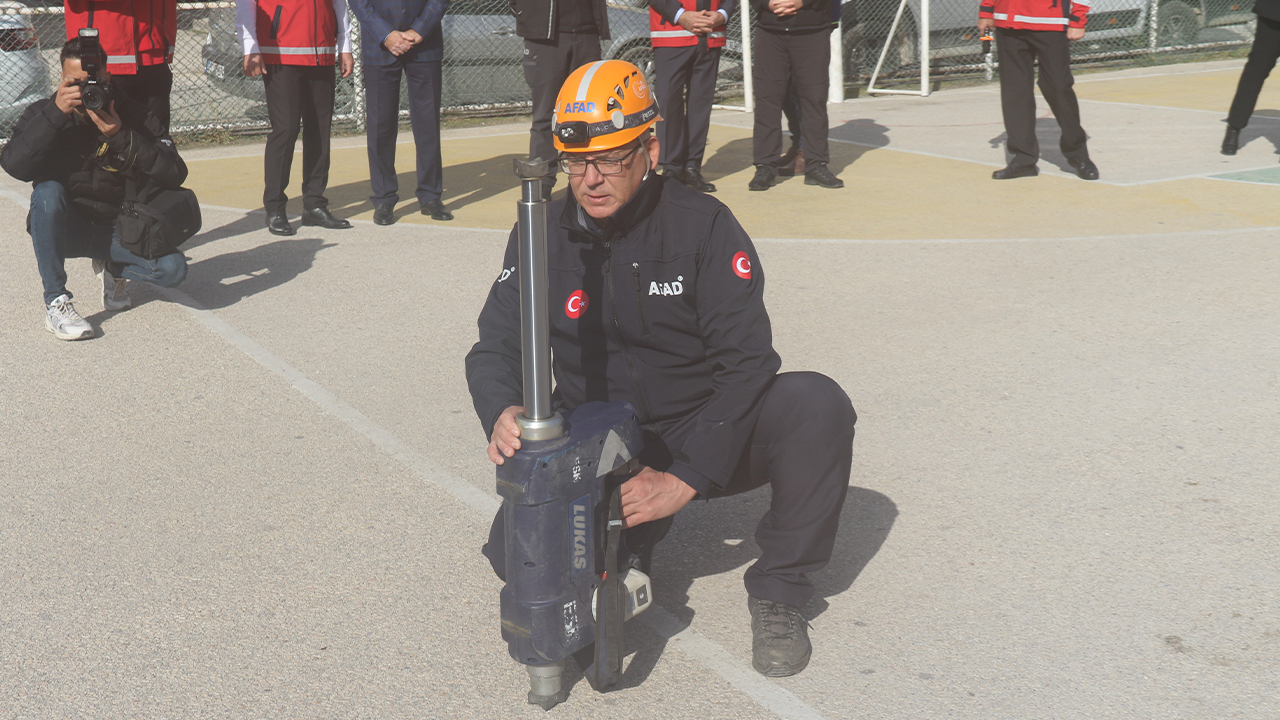 Afetlerde Kullanılan Araç Gereçler Tanıtıldı