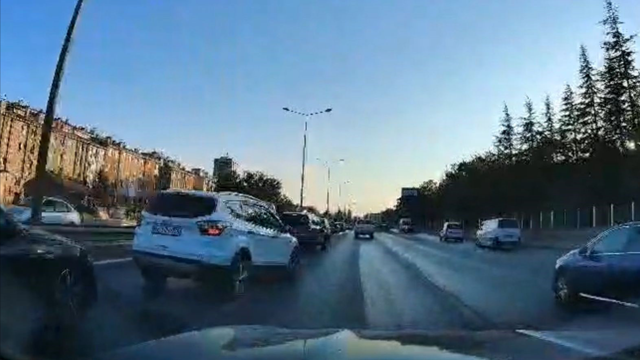 Araca Arkadan Çarpma Anı Kameraya Yansıdı