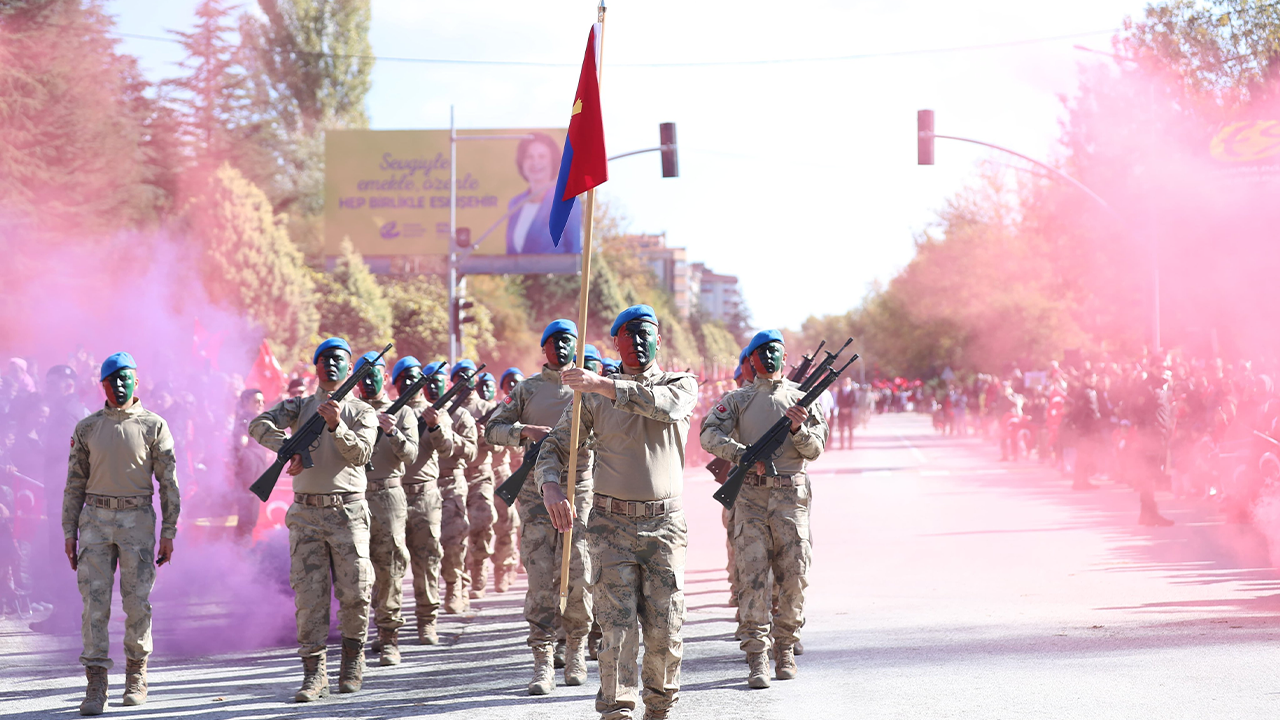 Askeri Geçit Töreni Düzenlendi