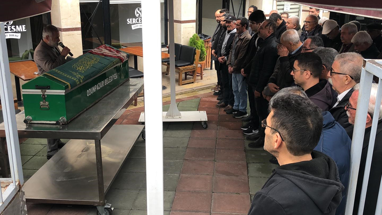 Cenaze Törenine Birçok Seveni Katıldı
