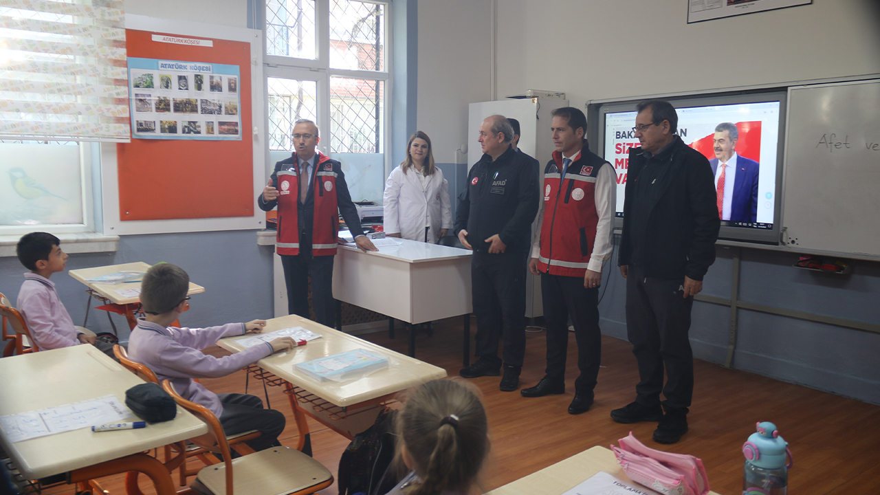 Çocuklara Teorik Ve Pratik Eğitimler Verildi