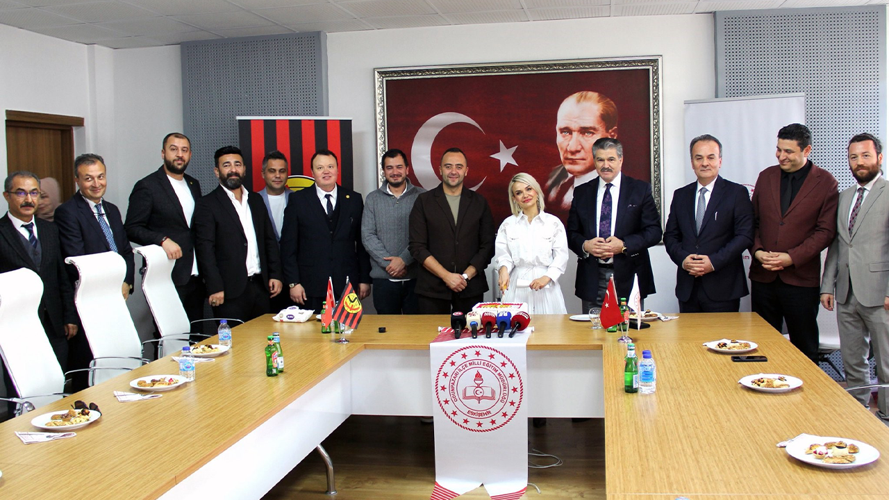 Çocukların Tribün Coşkusu Projesi Protokol Imza Töreni