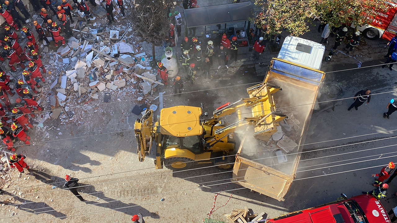 Enkazda Çalışmalar Sürüyor