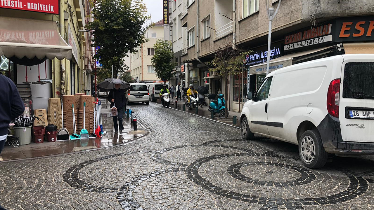 Eskişehir Yağışlı Havanın Etkisi Altına Girdi