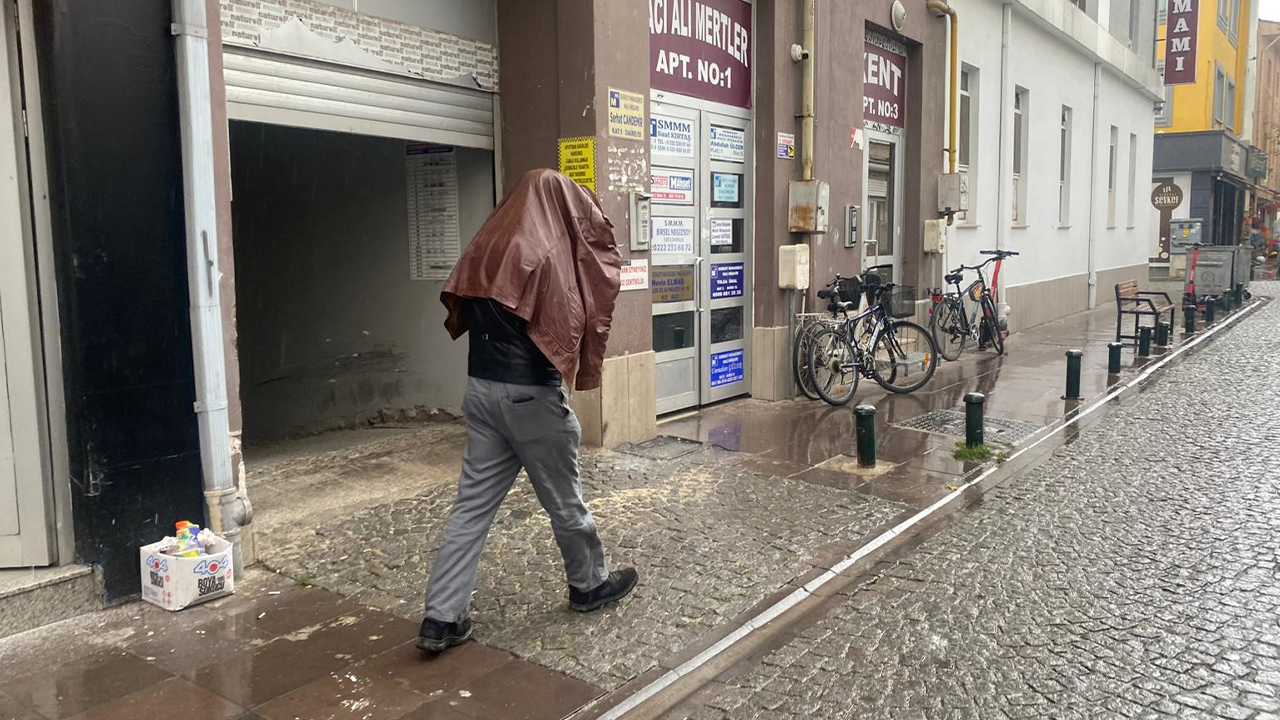Eskişehir'de Ani Bastıran Yağışlar Zor Anlar Yaşattı