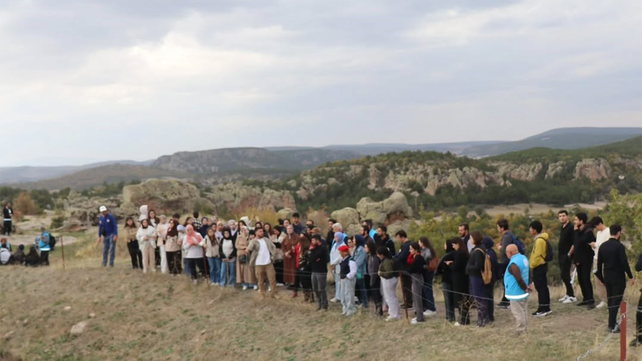 Eskişehir'de Öğrencilerle Doğa Yürüyüşü Düzenlendi