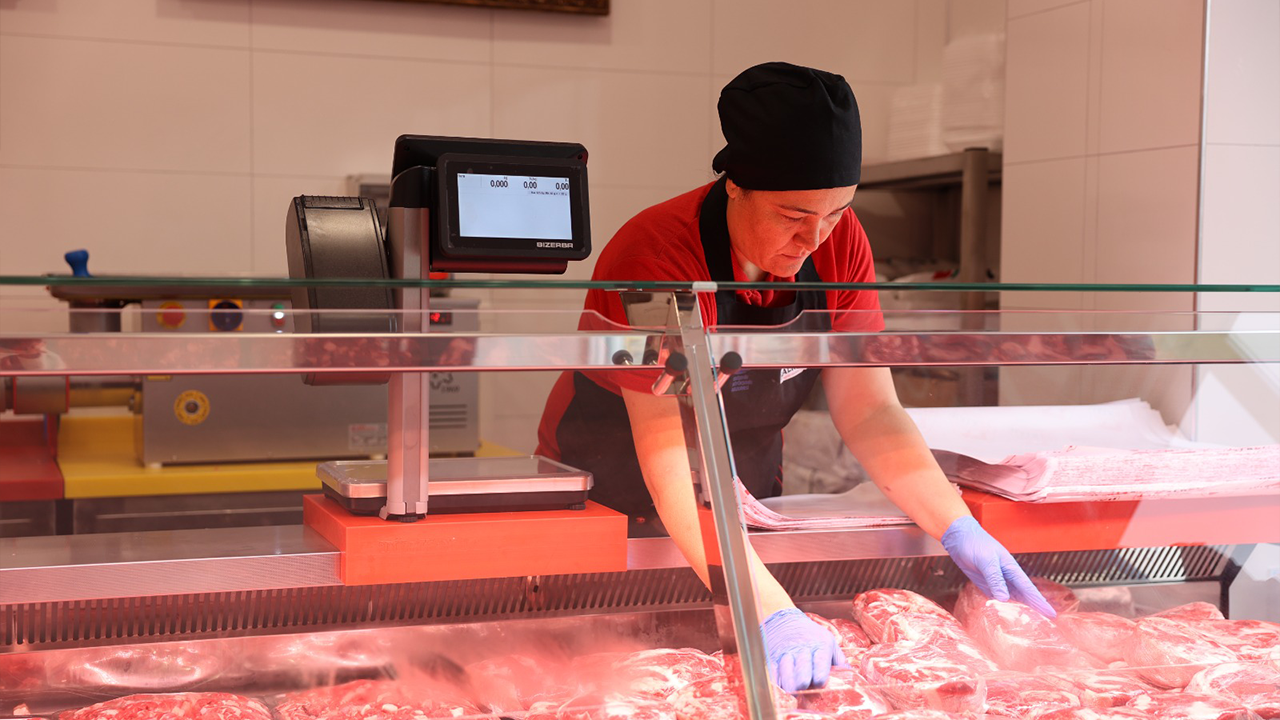 Halk Et Market'te Satışlar Devam Ediyor