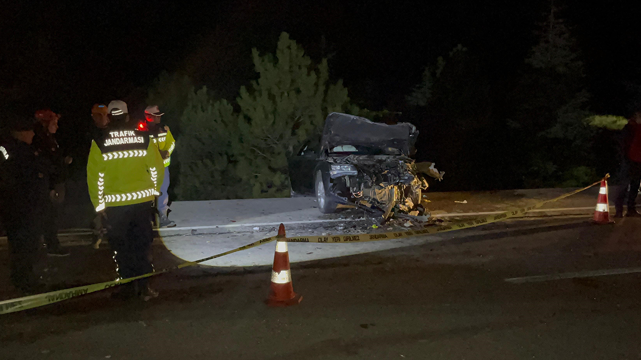 Kazada Araçlarda Büyük Hasar Meydana Geldi