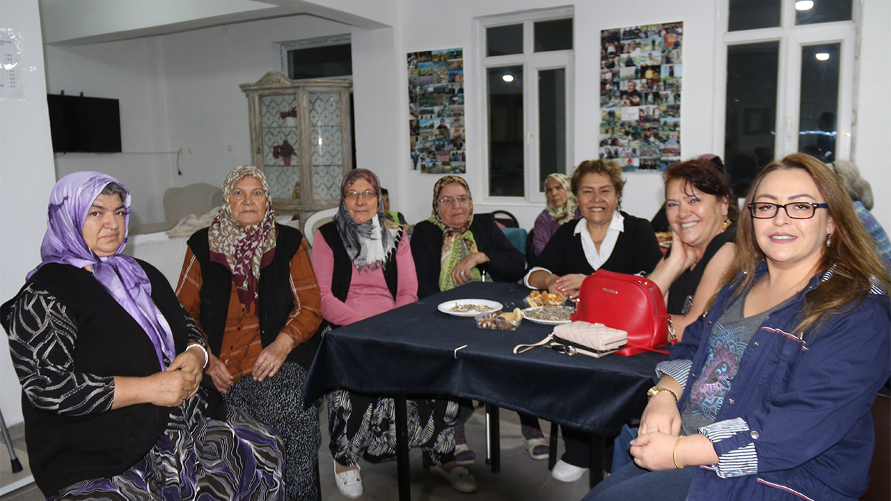 Köy Sakinleri Bir Araya Geliyor