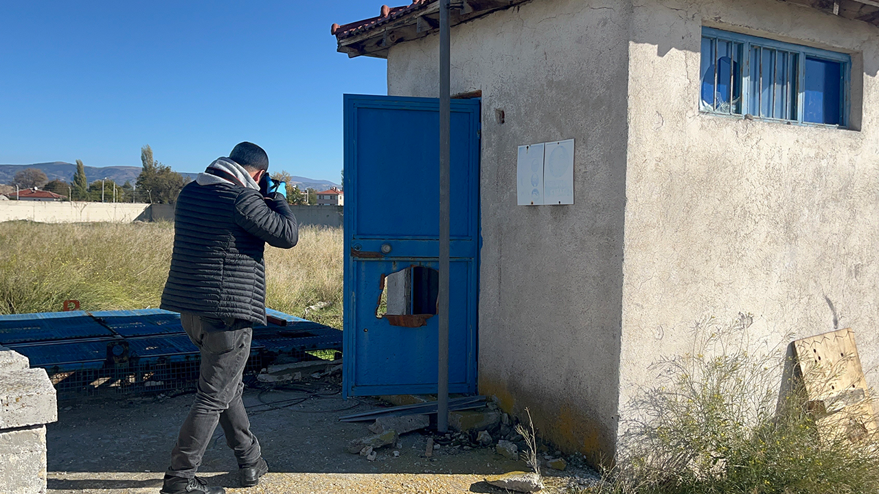 Polis Ekipleri Tesiste Incelemelerde Bulundu