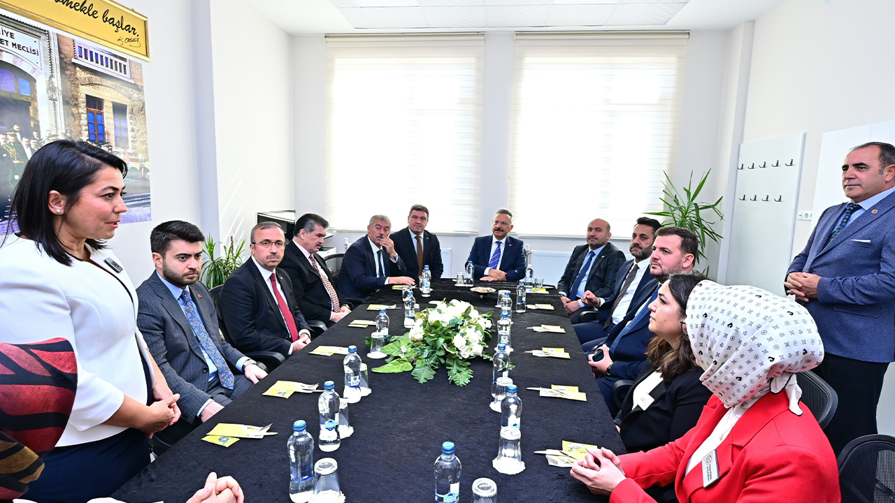 Vali Aksoy Öğretmenler Ile Bir Araya Geldi