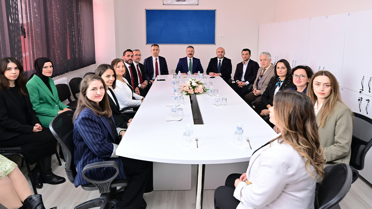 Vali Aksoy Öğretmenlerle Bilgi Alışverişinde Bulundu