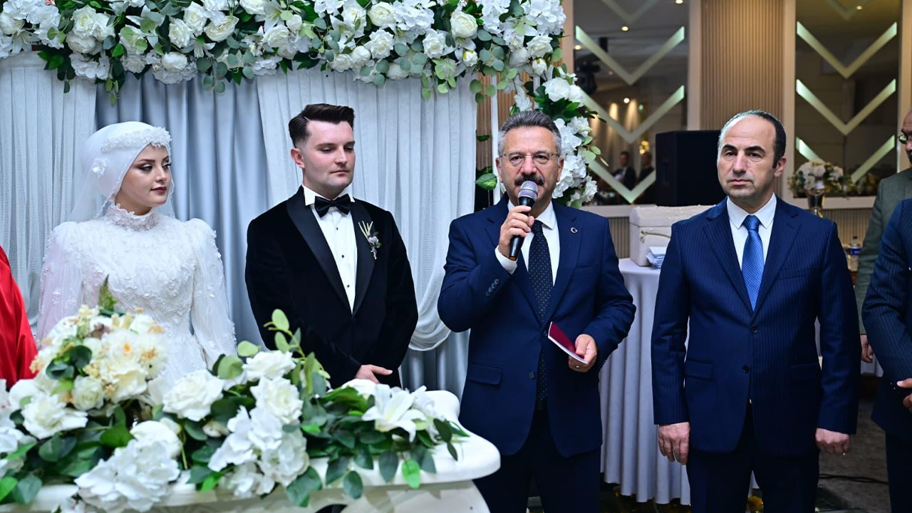 Vali̇ Aksoy Ve İl Emni̇yet Müdürü Yilmaz Düğüne Katildi