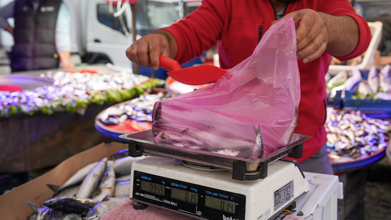 Zabıta Ekipleri Balıkçı Tezgahlarını Kontrol Etti