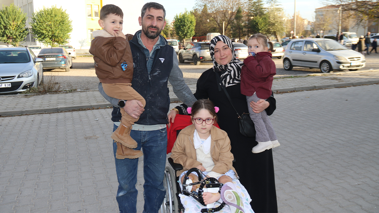 Aile Okula Engelli Asansörü Yapılmasını Istiyor