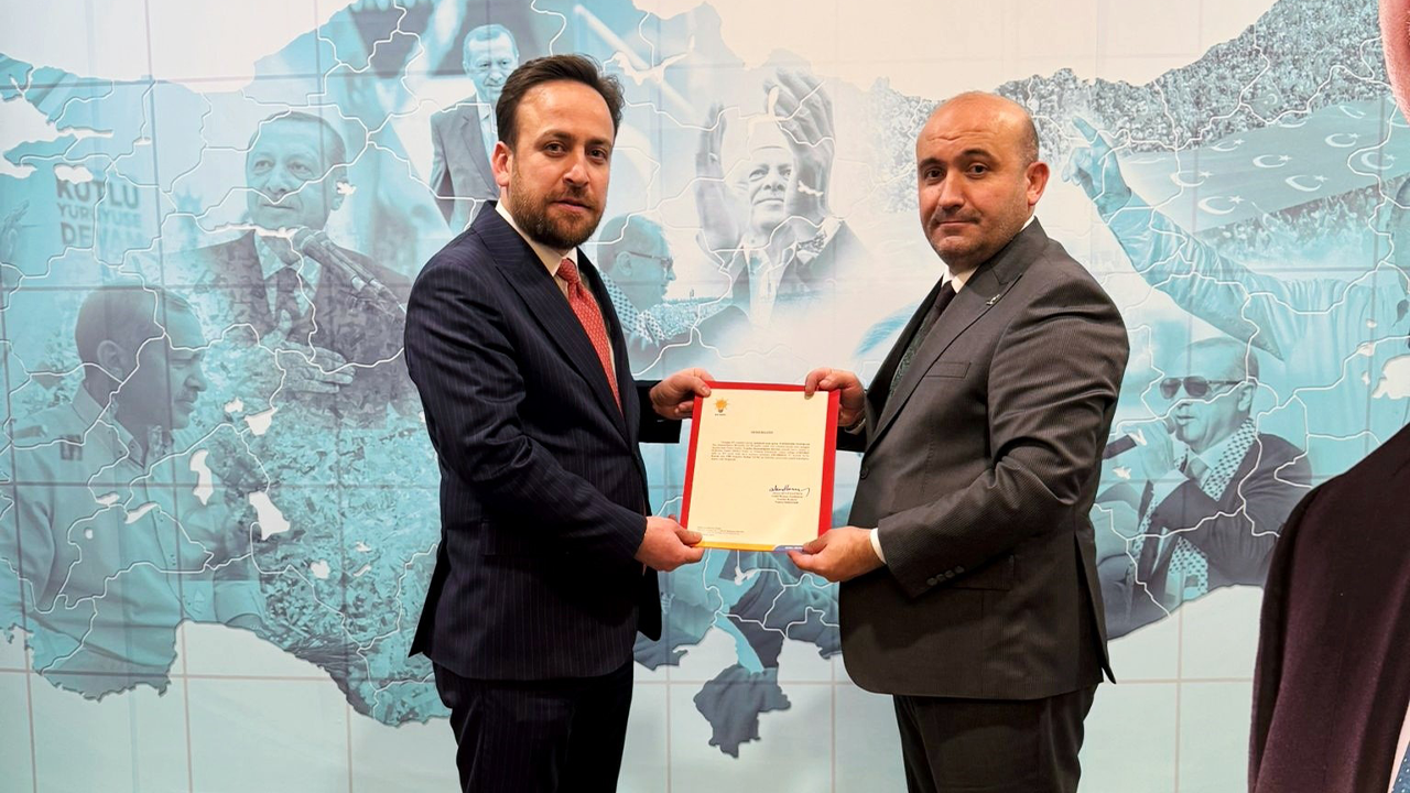 Ak Parti Tepebaşı Ilçe Başkanı Serhat Tunç