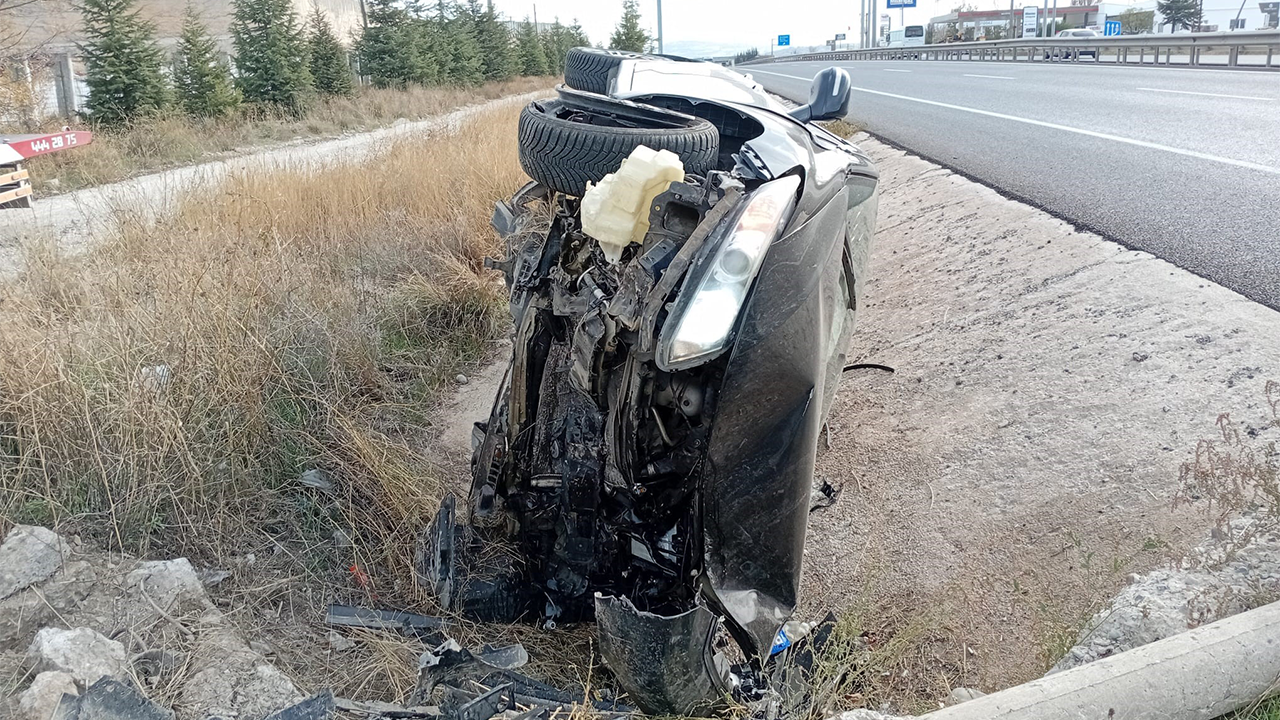 Araç Yağmur Suyu Kanalına Savruldu