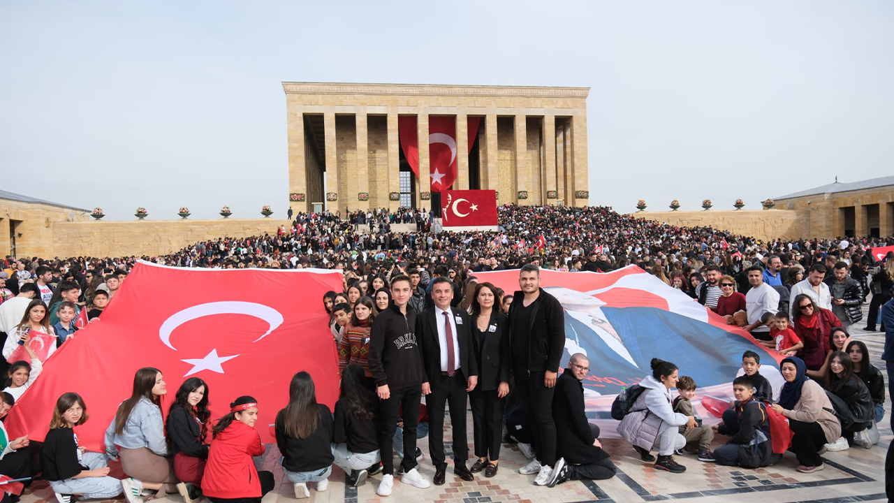 Başkan Dökmeci Ve Öğrenciler Anıtkabir'de!