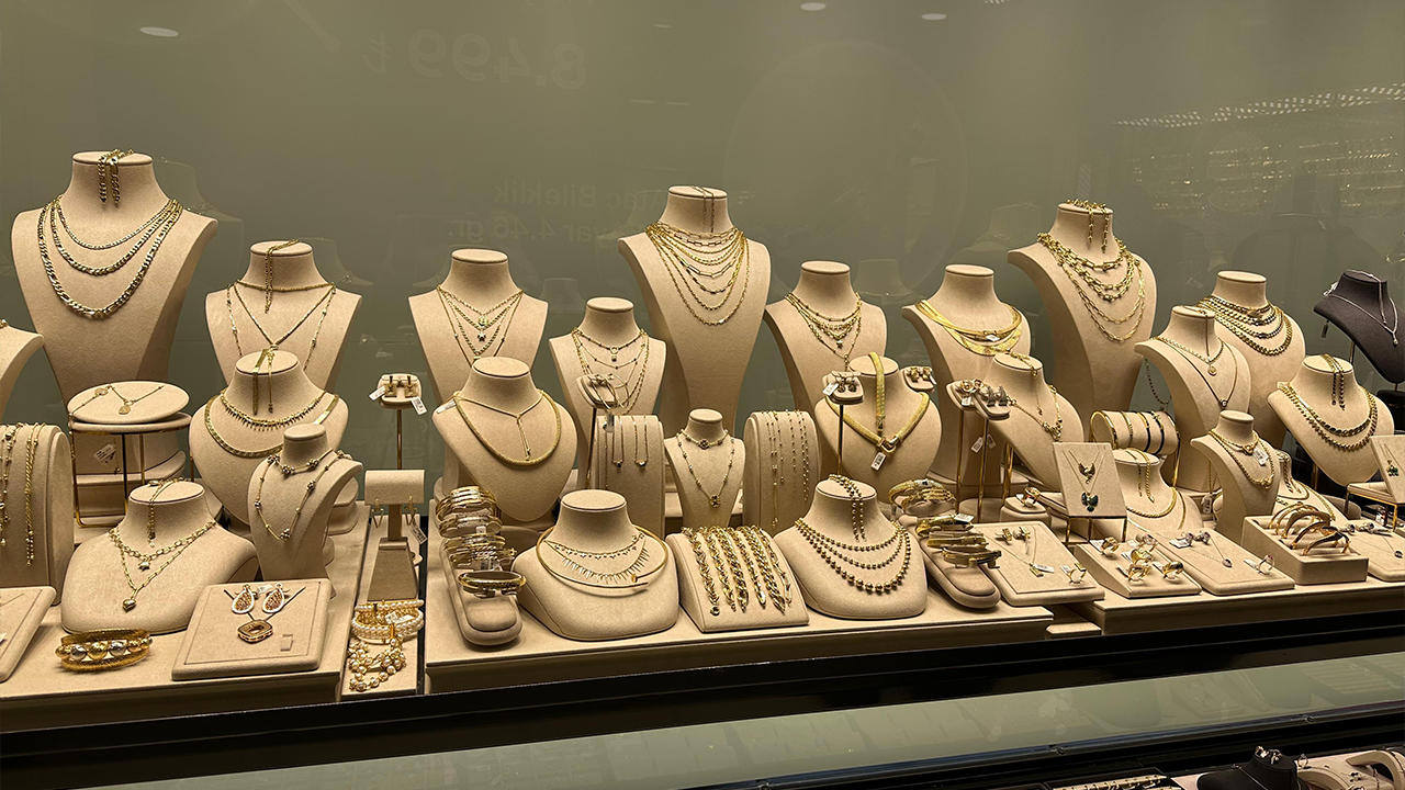 Birçok Ürün Özel Fiyatlar Ile Satışta