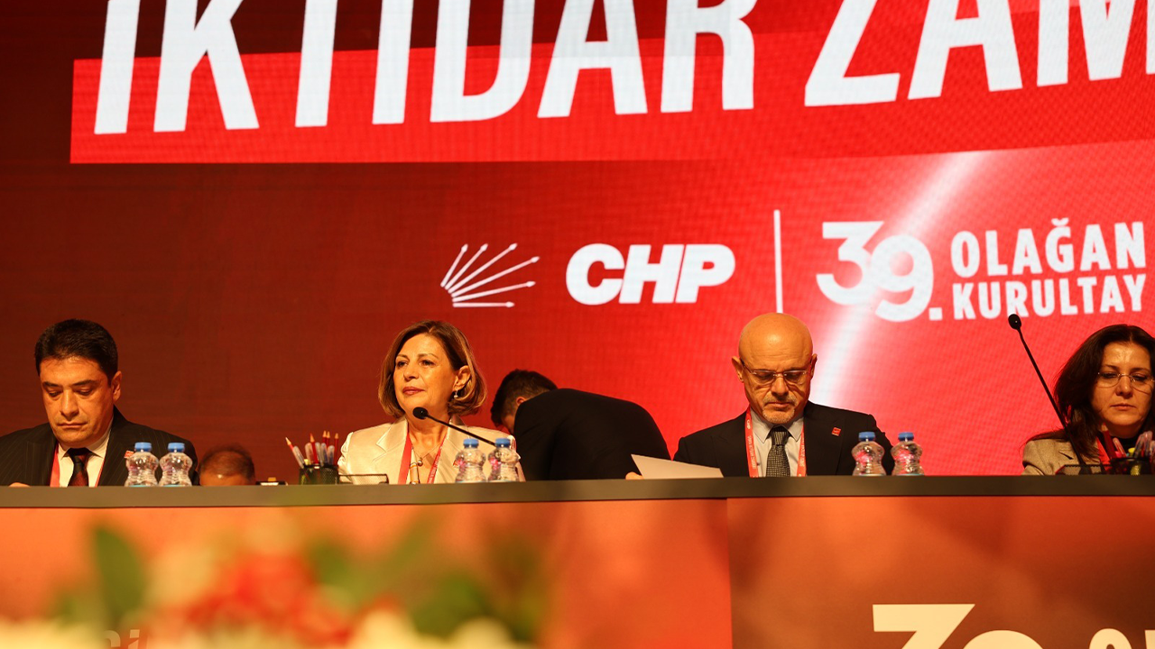 Divana Başkanlık Etti