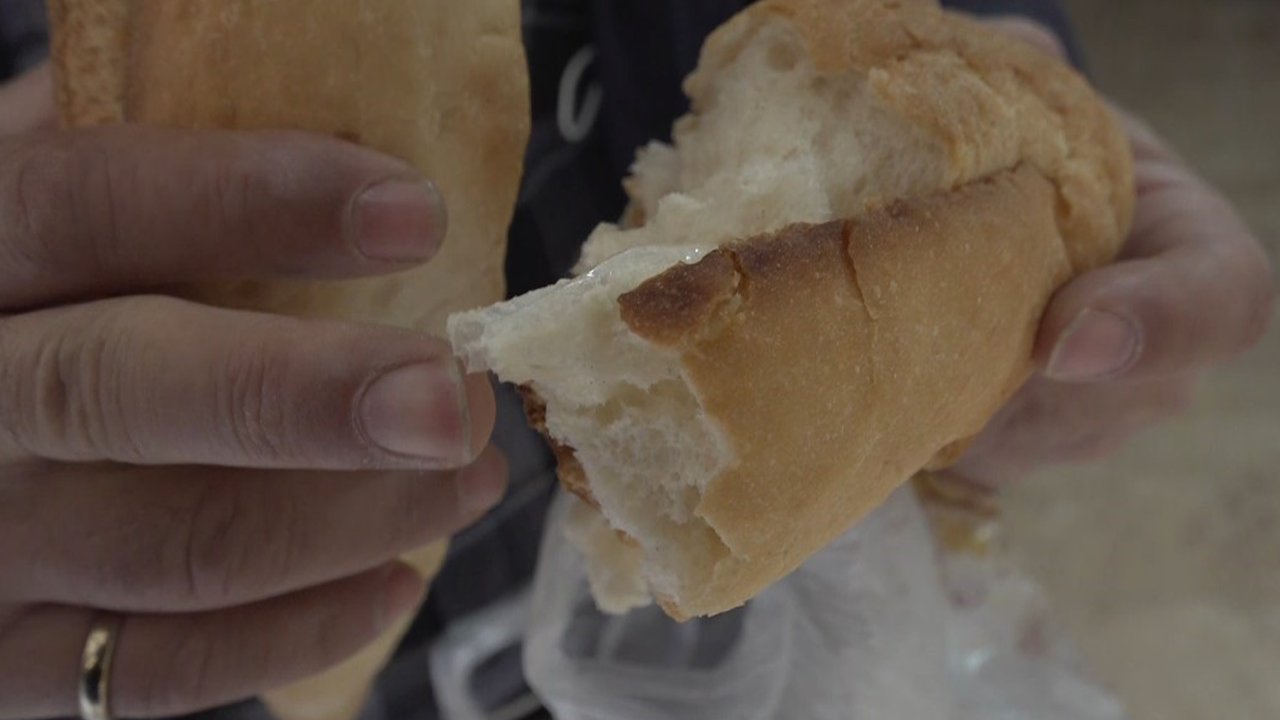 Ekmeğin Içnden Poşet Çıkmıştı