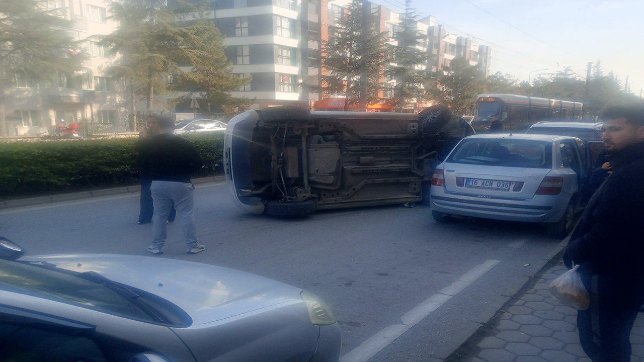 Eskişehir Uluönder'de Kaza Otomobil Takla Atarak Yan Yattı Bir Yaralı