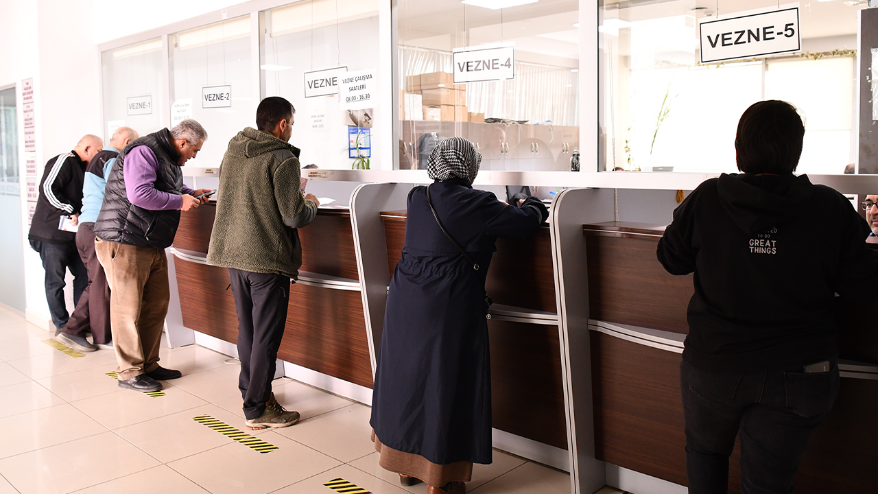 Eskişehir'de Vezneler Hafta Sonu Hizmet Veriyor