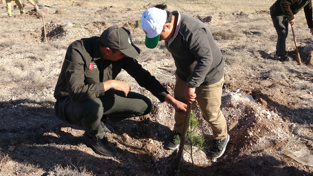 Kahraman Şehit Adına Fidanlar Dikildi