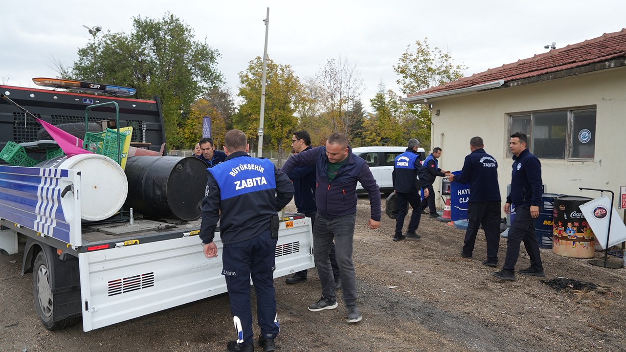 Kaldırımlardaki Birçok Malzeme Toplandı