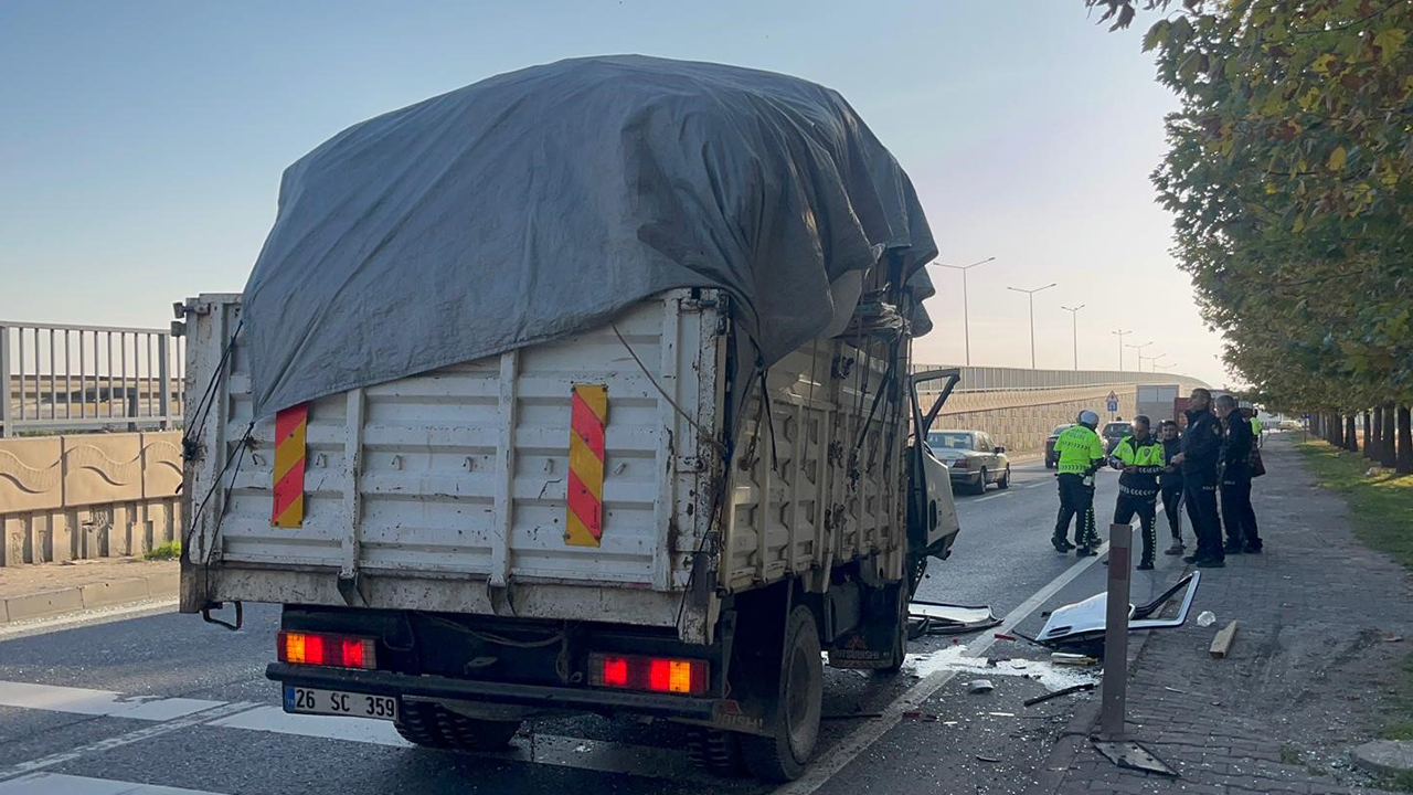 Kamyonet Sürücüsü Olayda Yaralandı