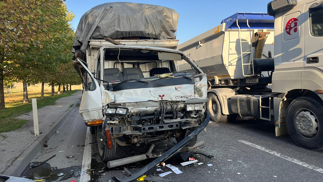 Kamyonette Ciddi Maddi Hasar Meydana Geldi