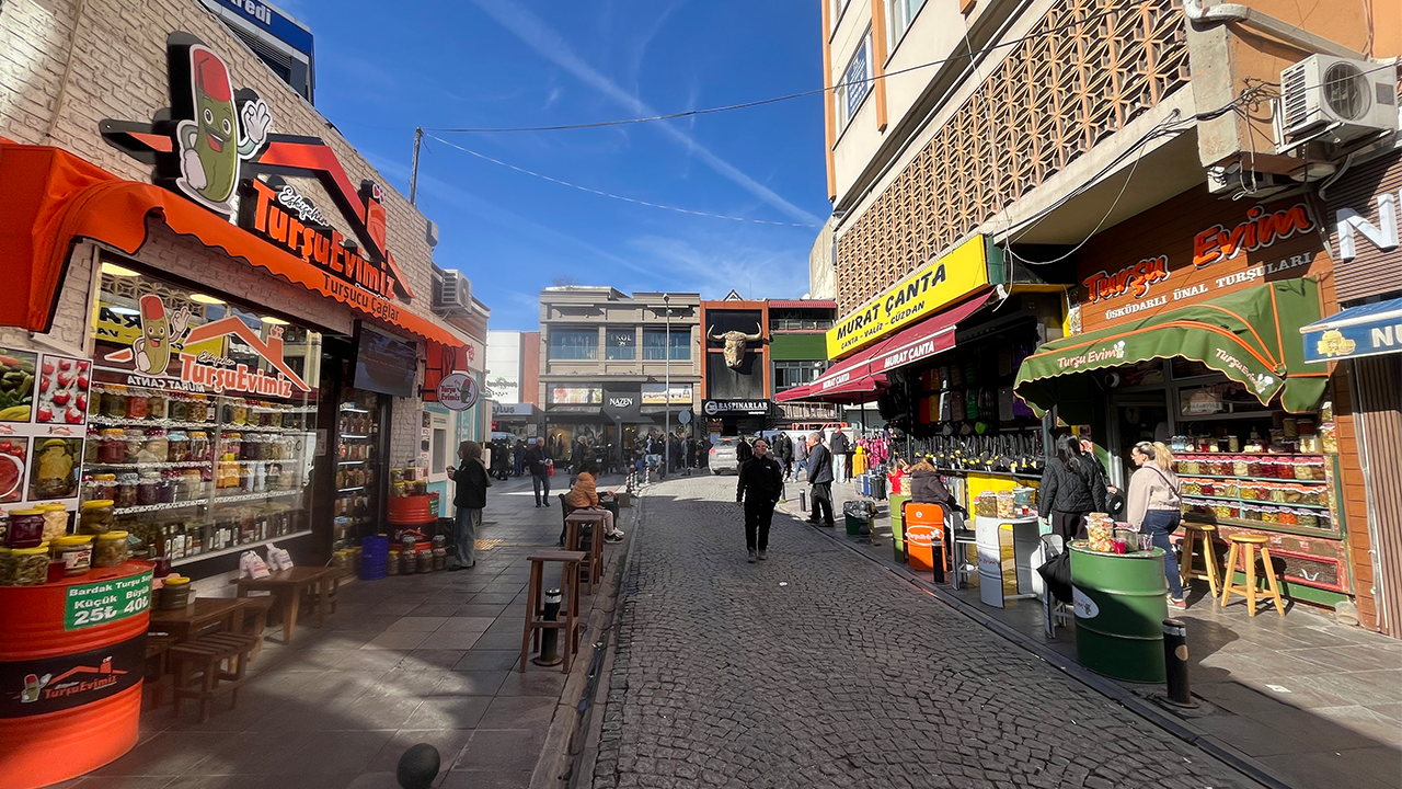 Karşılıklı Turşu Dükkanı Açtılar