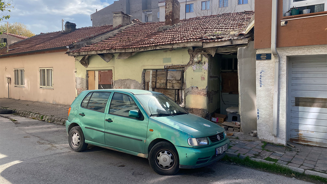 Metruk Evin Dıştan Görünümü